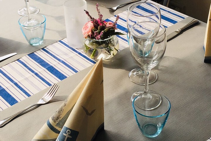 Dining 9 of 40