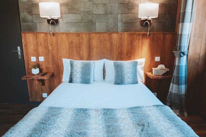 Room 2 of 20