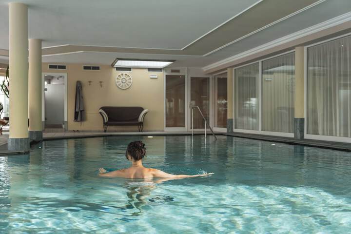 Pool 33 of 78