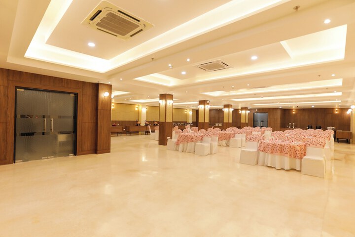 Ballroom/Hall 56 of 57