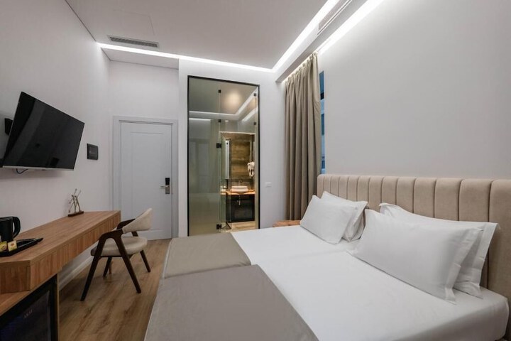 Room 2 of 189