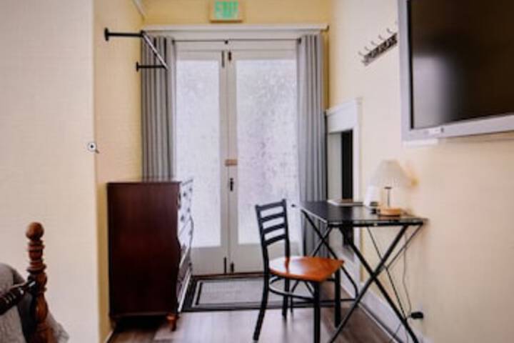 Room 109 of 252
