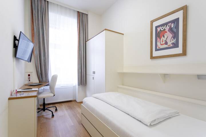 Room 3 of 22