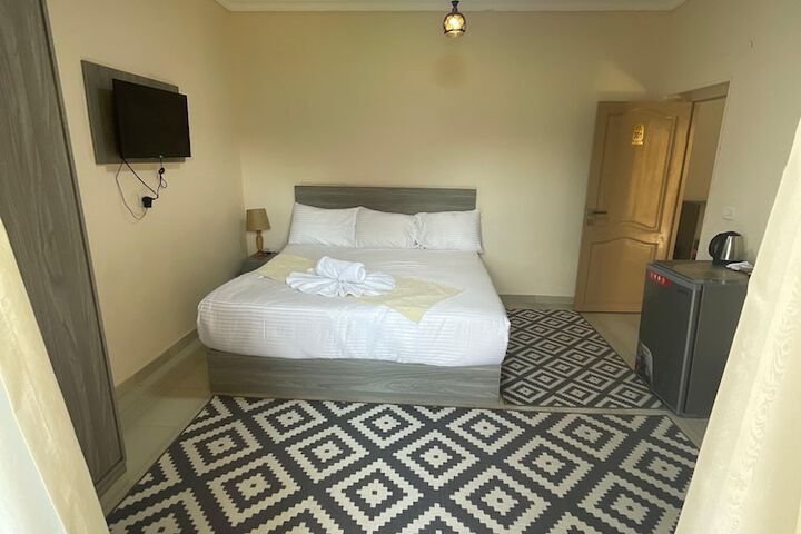 Room 7 of 38