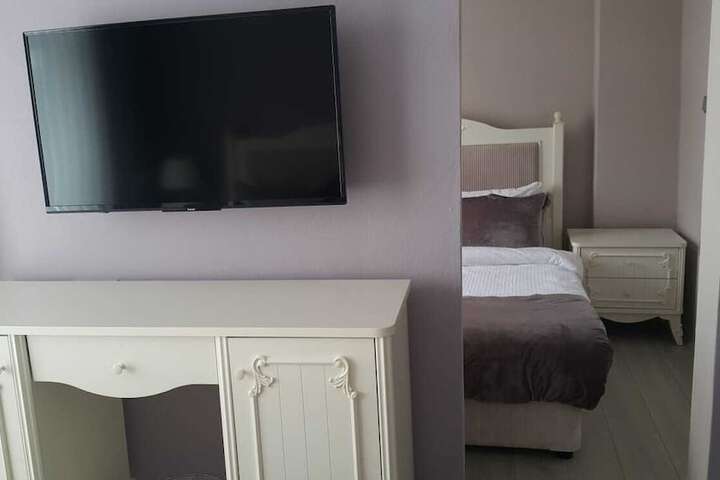 Room 2 of 110