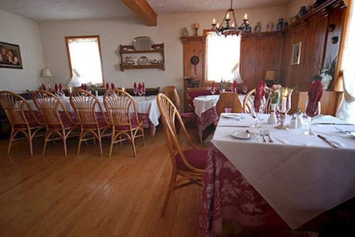 Dining 6 of 7