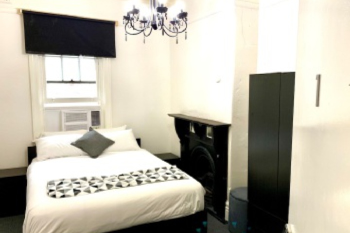 Room 142 of 192