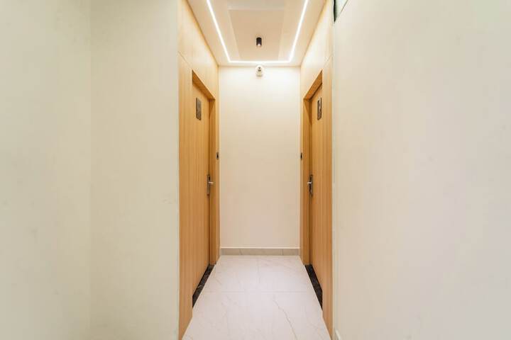 Ballroom/Hall 36 of 41
