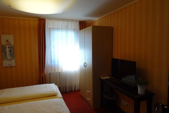 Room 8 of 35