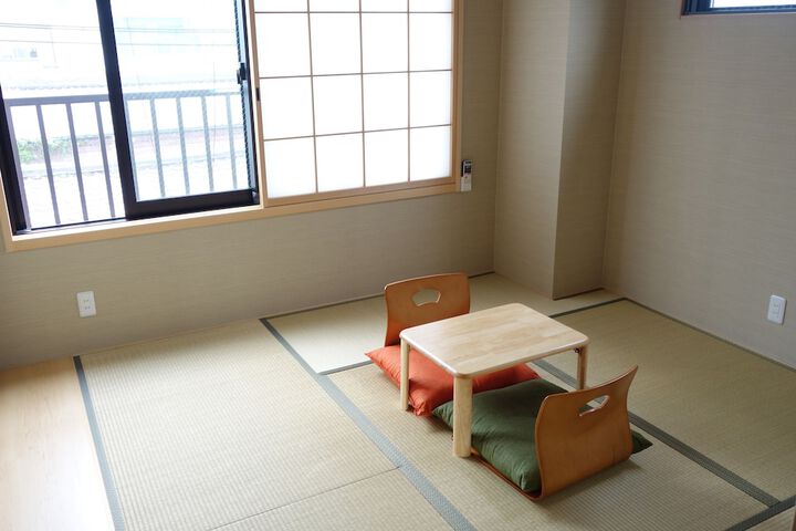 Room 8 of 33