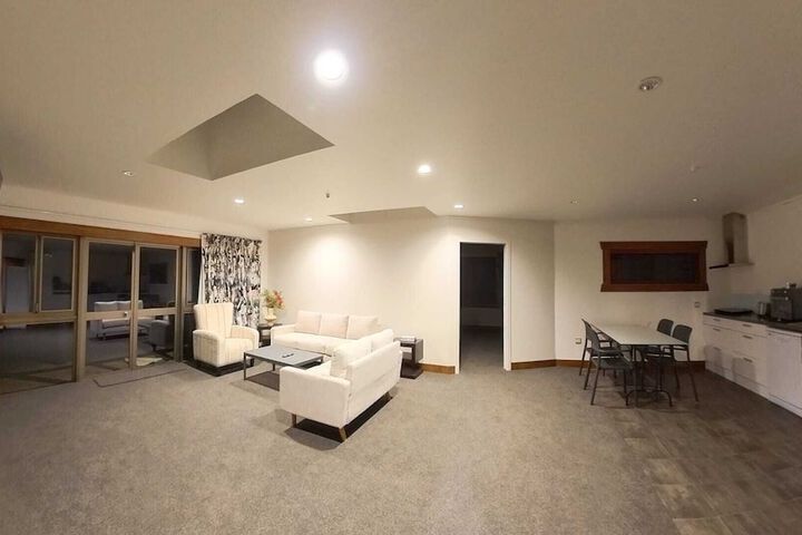 Room 2 of 31