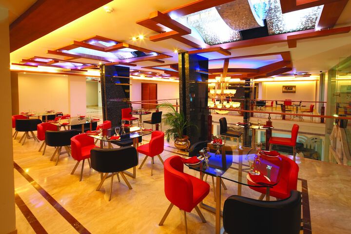 Lounge 12 of 22