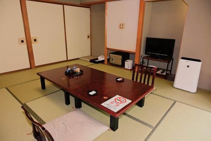 Room 7 of 48