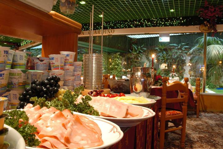 Dining 31 of 47