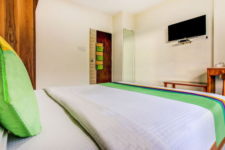 Room 12 of 25