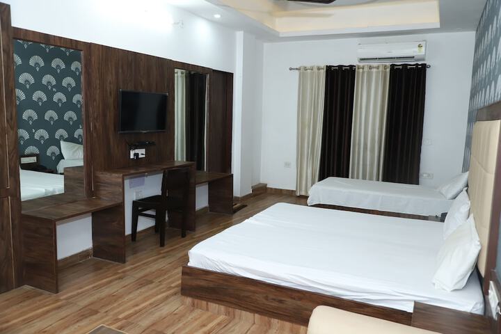 Room 7 of 14