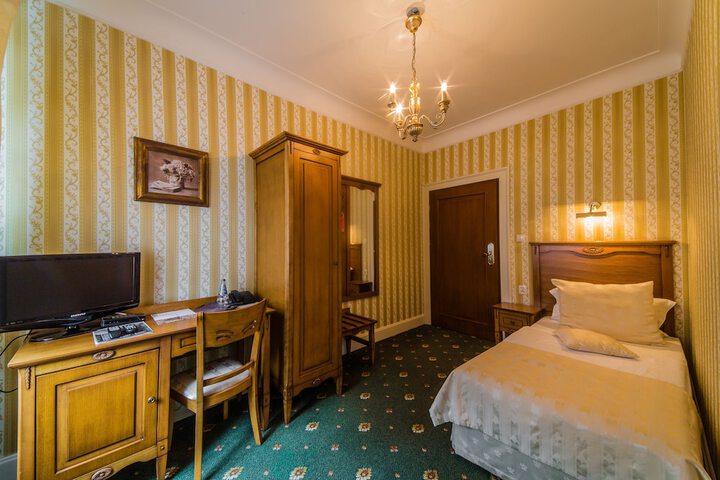 Room 7 of 66