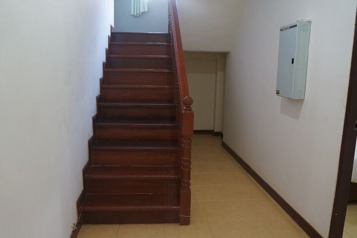 Room 33 of 84