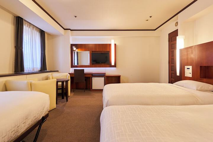Room 27 of 75