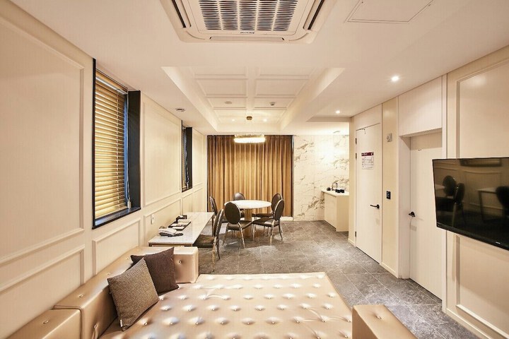 Room 40 of 87