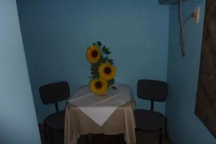 Dining 16 of 17