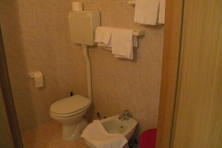 Room 42 of 71