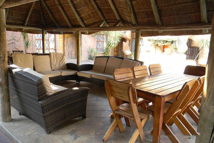 AFRICAN CAVE LODGE