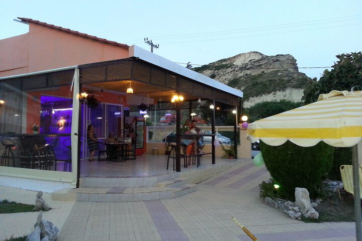 Lounge 98 of 114