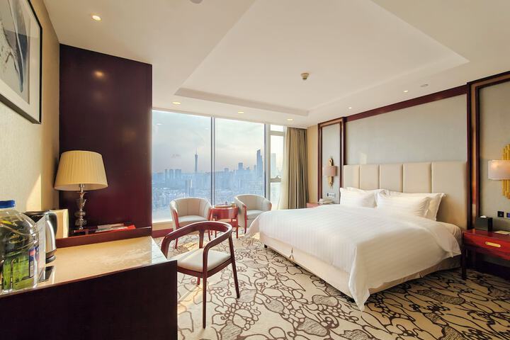 Room 53 of 102