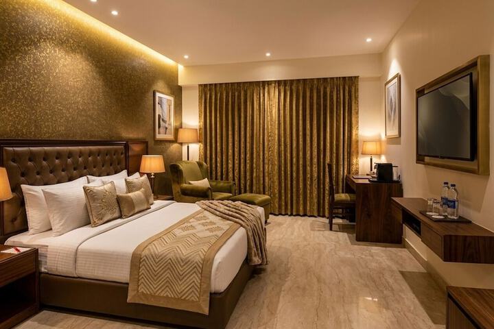 Room 12 of 18