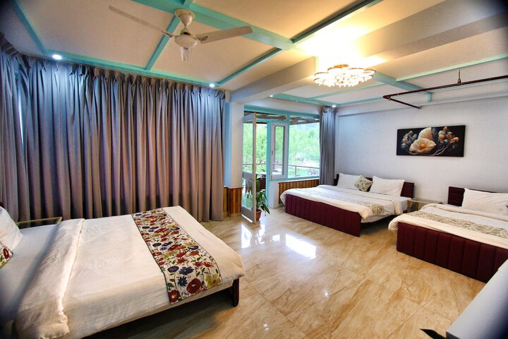Room 9 of 12