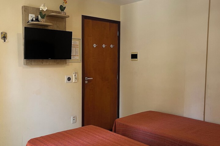Room 48 of 80