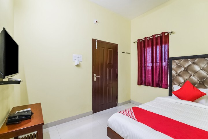 Room 5 of 8