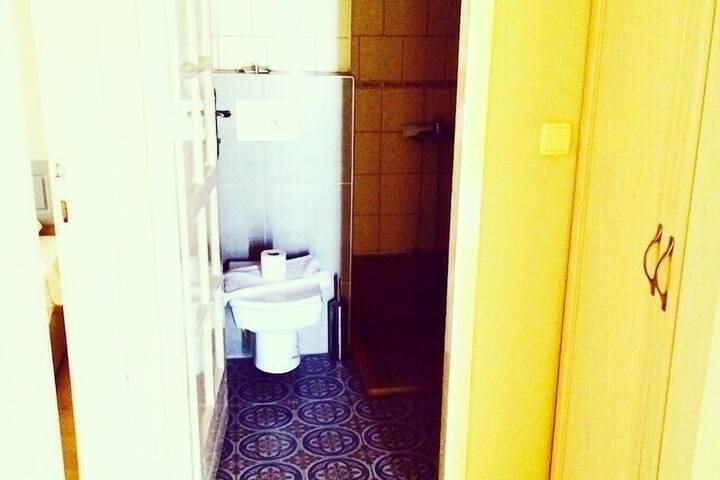 Room 17 of 24