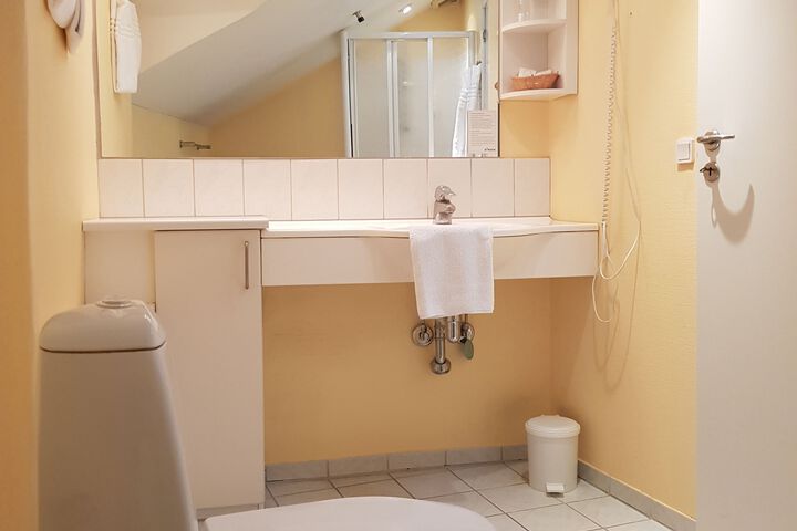 Room 10 of 109