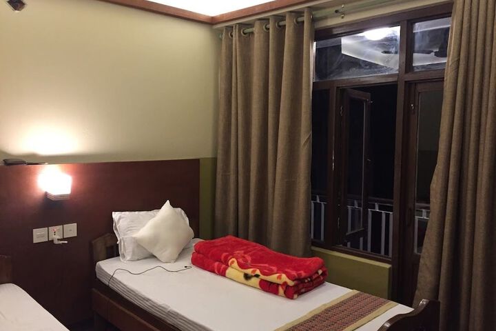 Room 4 of 4