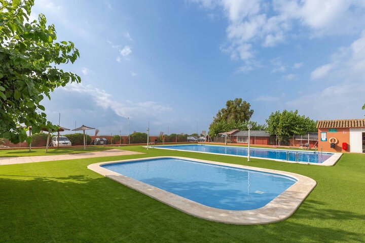 Pool 21 of 32