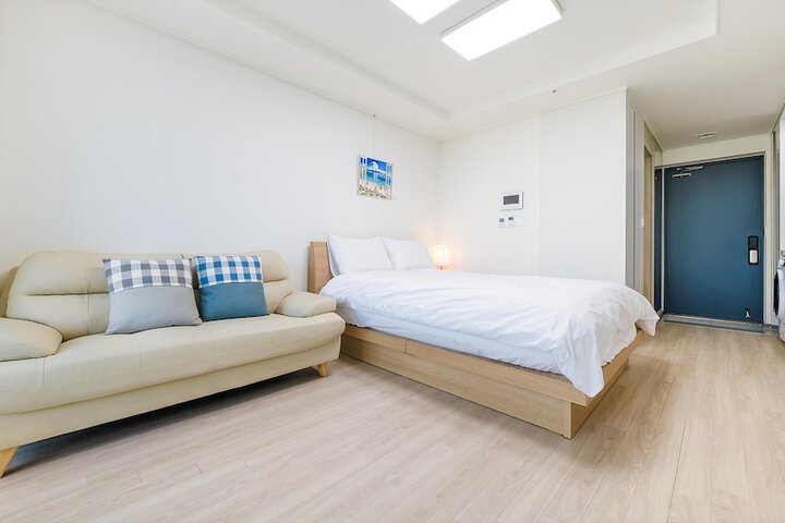 Room 16 of 640