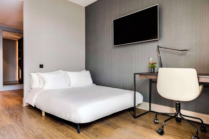 Room 12 of 37