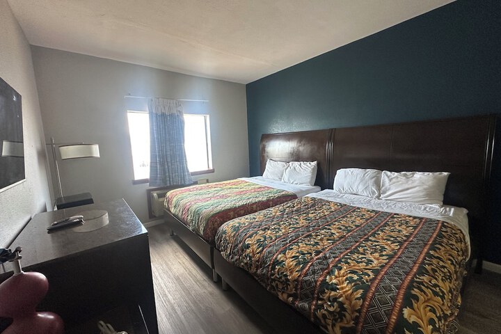 Room 15 of 33