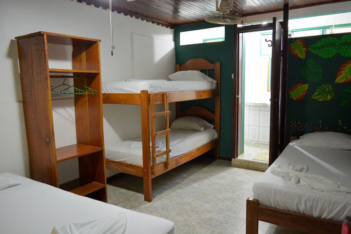 Room 4 of 16