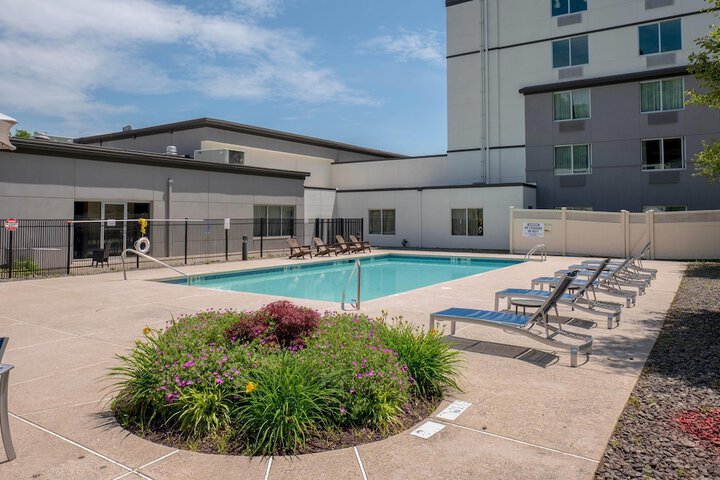 Pool 47 of 60