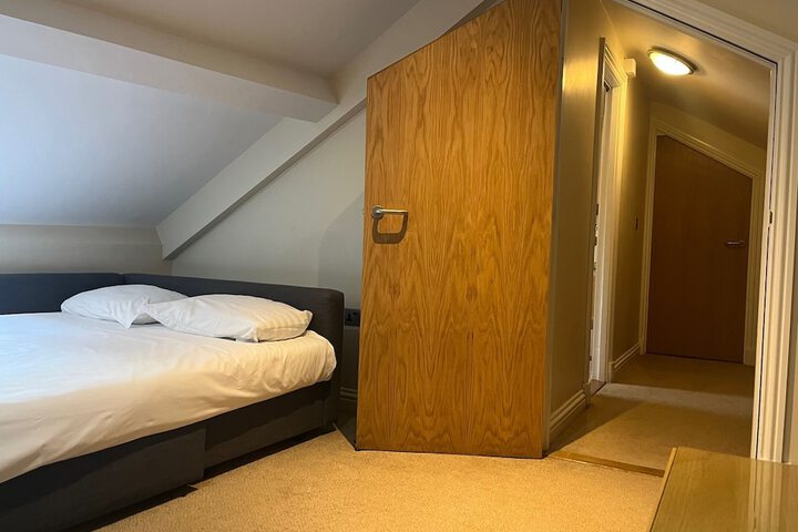 Room 13 of 35