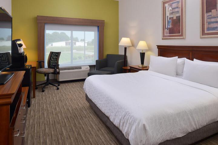 Standard Room, King or Two Doubles (3 of 3)