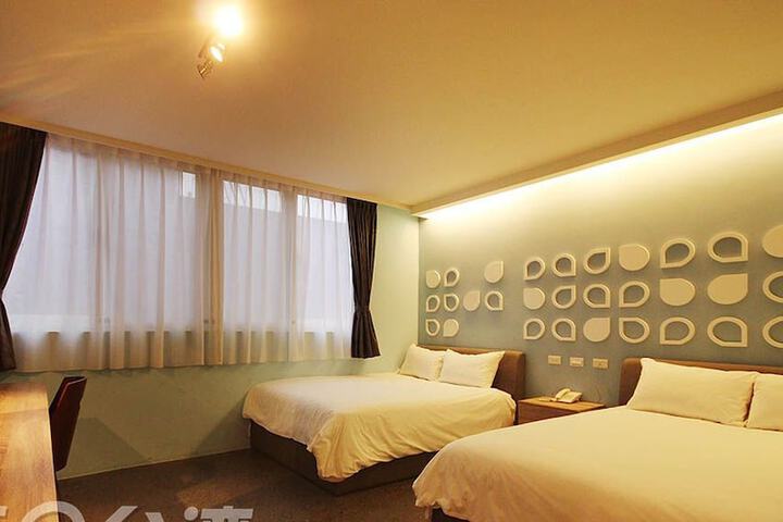Room 33 of 118