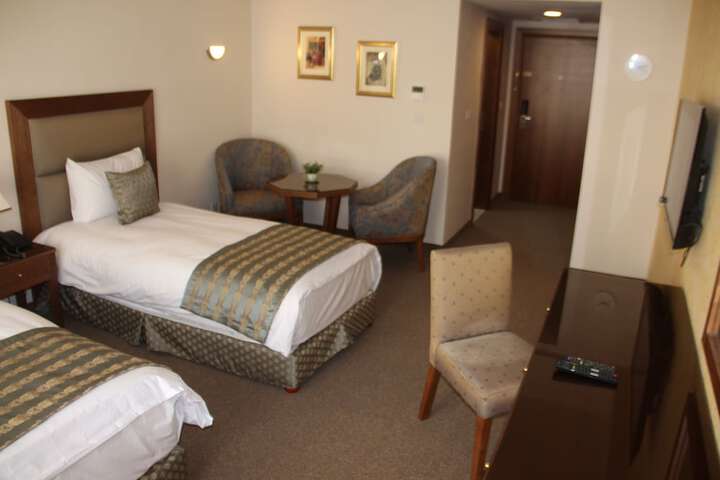 Room 11 of 33