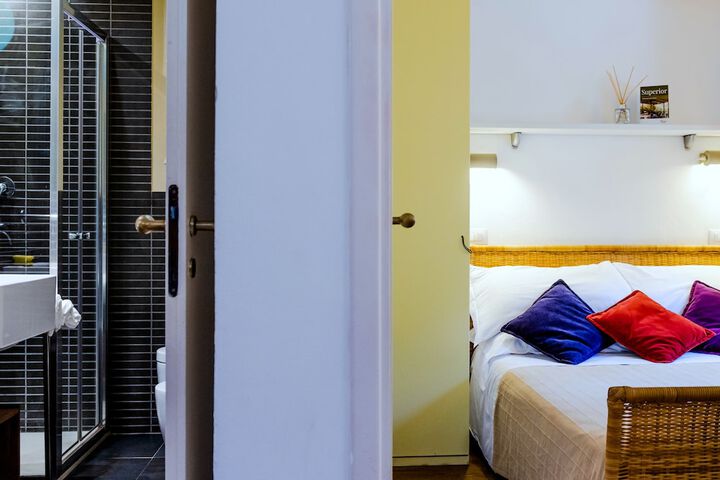 Room 5 of 117
