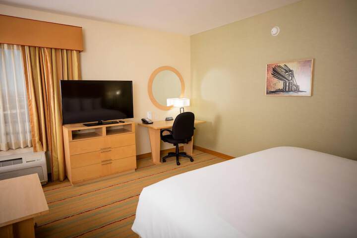 Room 6 of 25