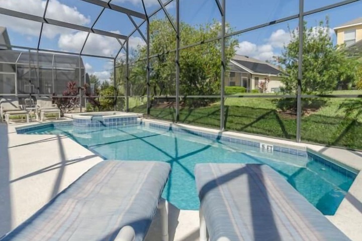 Sundeck 37 of 41