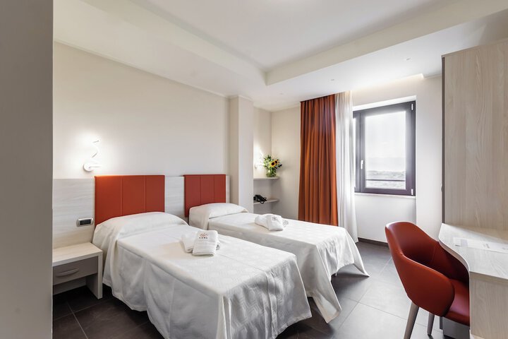 Room 6 of 44